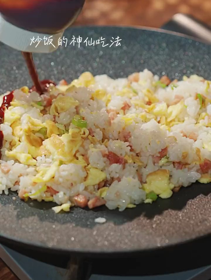 不知道吃什么的时候来一份鸡蛋炒饭!做法很简单