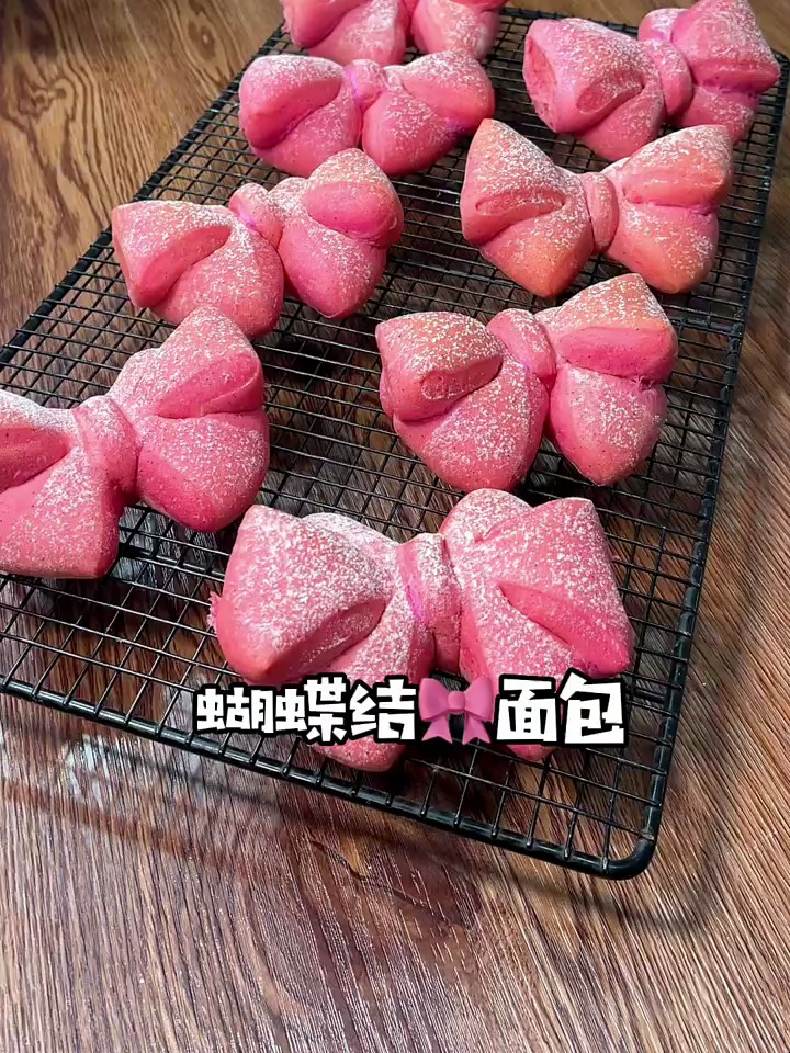 软meng可爱的蝴蝶结面包,奶香十足,做法简单又好看