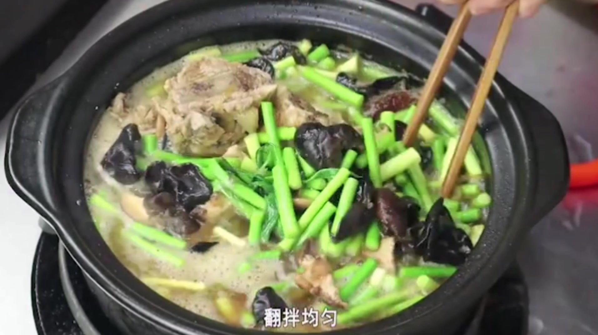 炖排骨直接炖并不香砂锅排骨这样做才更入味