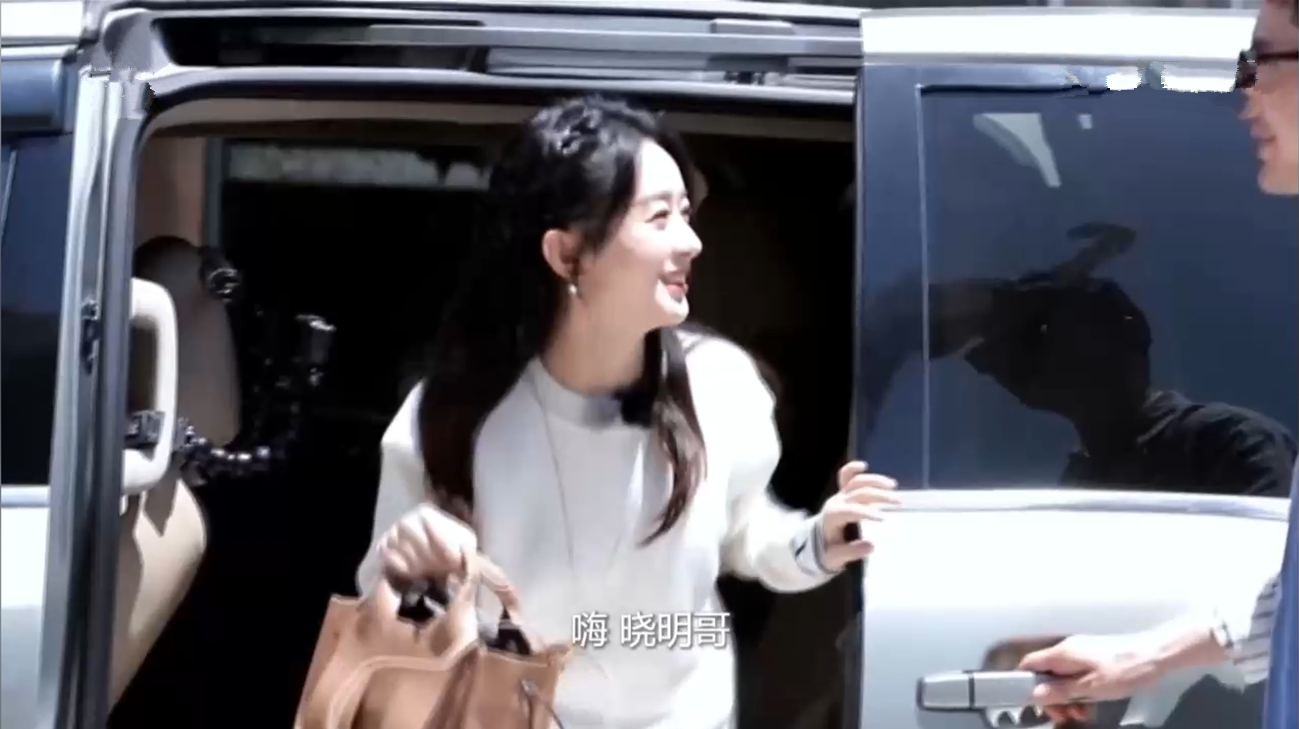 中餐厅第四季明晚开播,黄晓明被千层直梯逼疯,赵丽颖甜美亮相