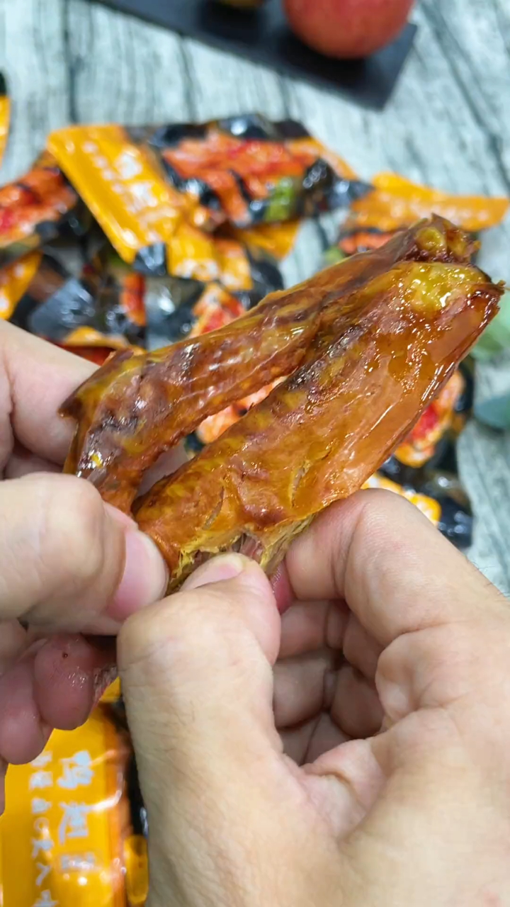 这个卤味鸭翅真是好吃哦,老汤慢卤肉质紧实,喜欢宝宝看过来了