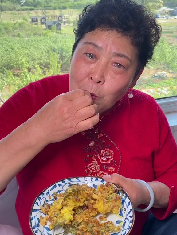 山东生活日记 槐树花包子这种做法确实很好吃