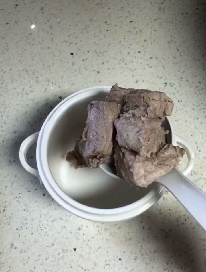 今天做一道滋补榴莲排骨汤,榴莲对于女性来说除了美容养颜