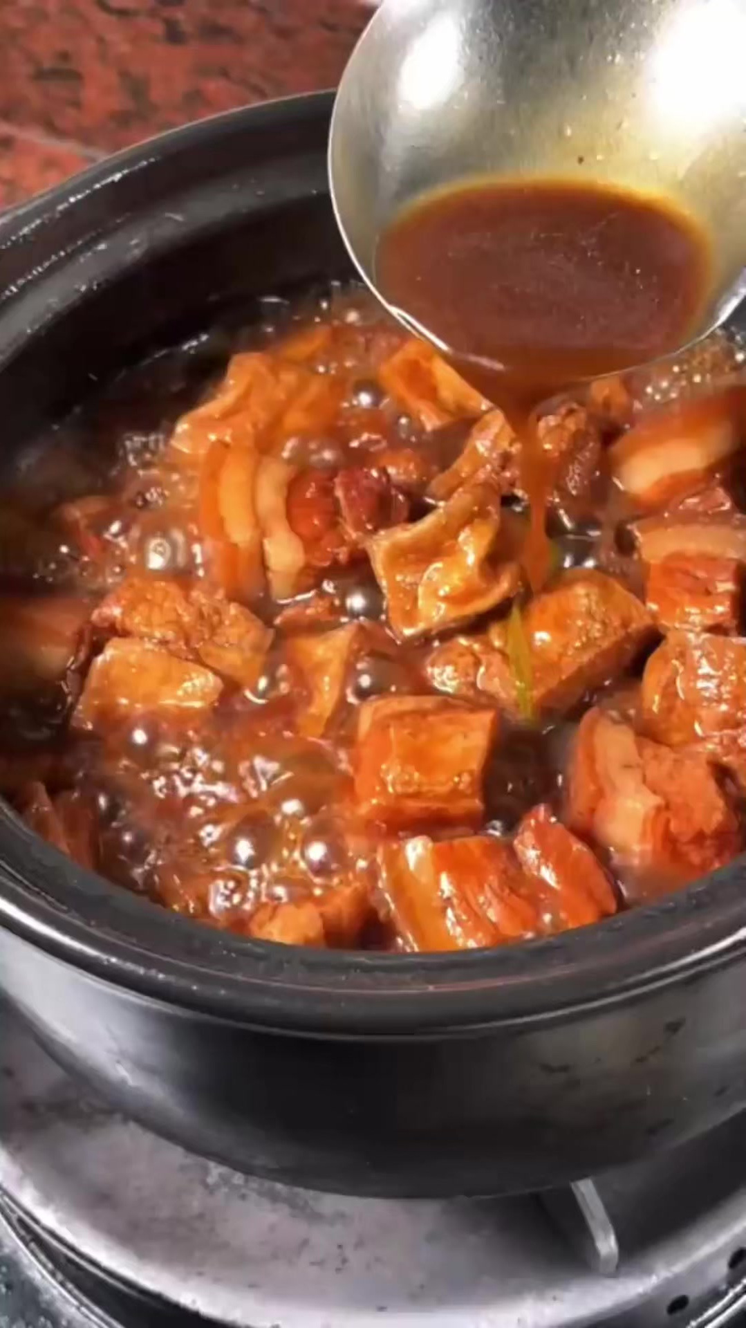 豆腐泡红烧肉,做给家人吃,真的很下饭