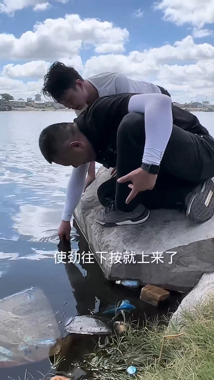 在非洲抓龙虾是什么体验,非洲的虾,皮肤都跟人一样黑