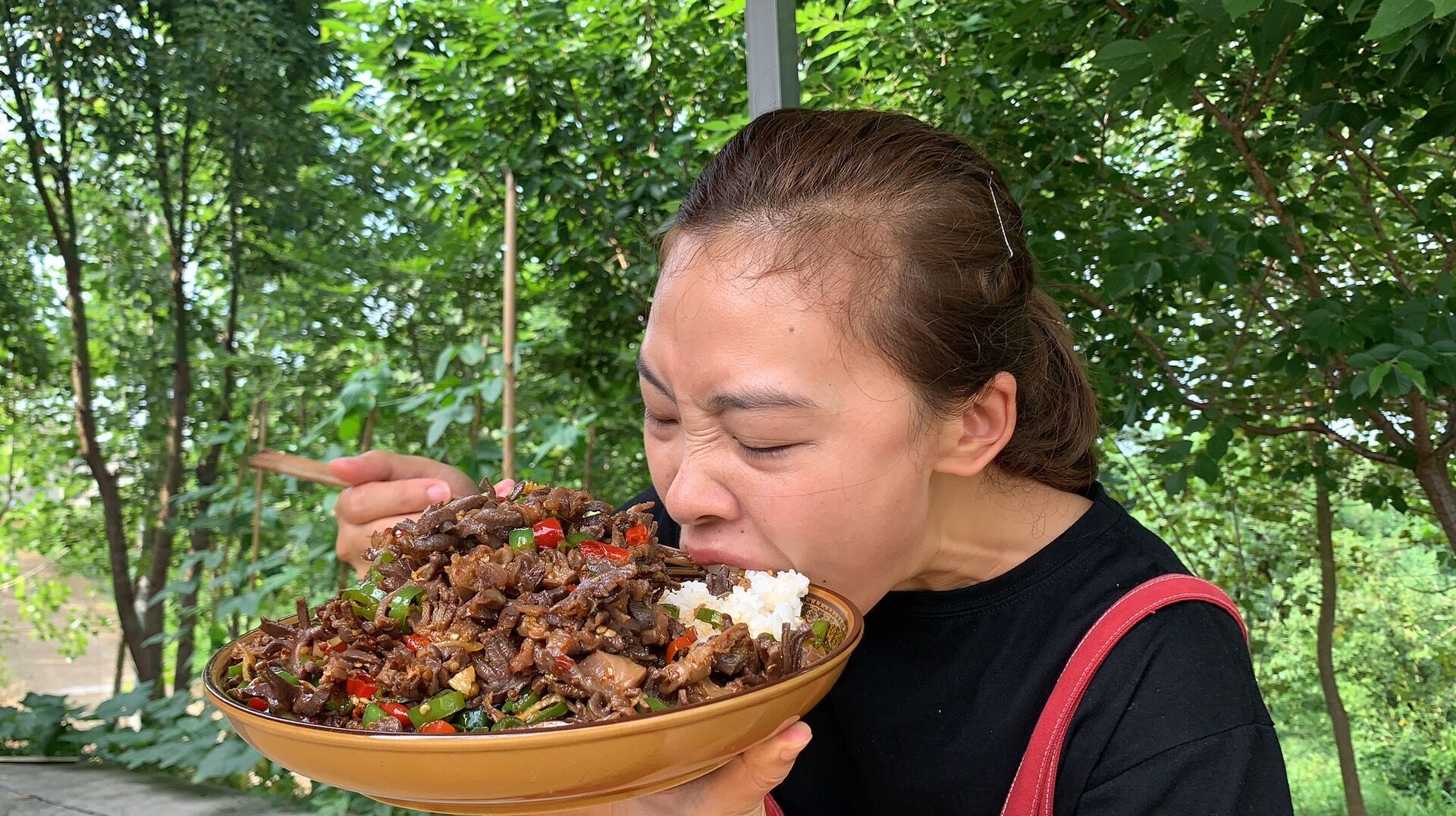 秋妹今天炒酸辣郡肝，酸辣开胃，爽脆口感超下饭，猛吃猛吃真过瘾