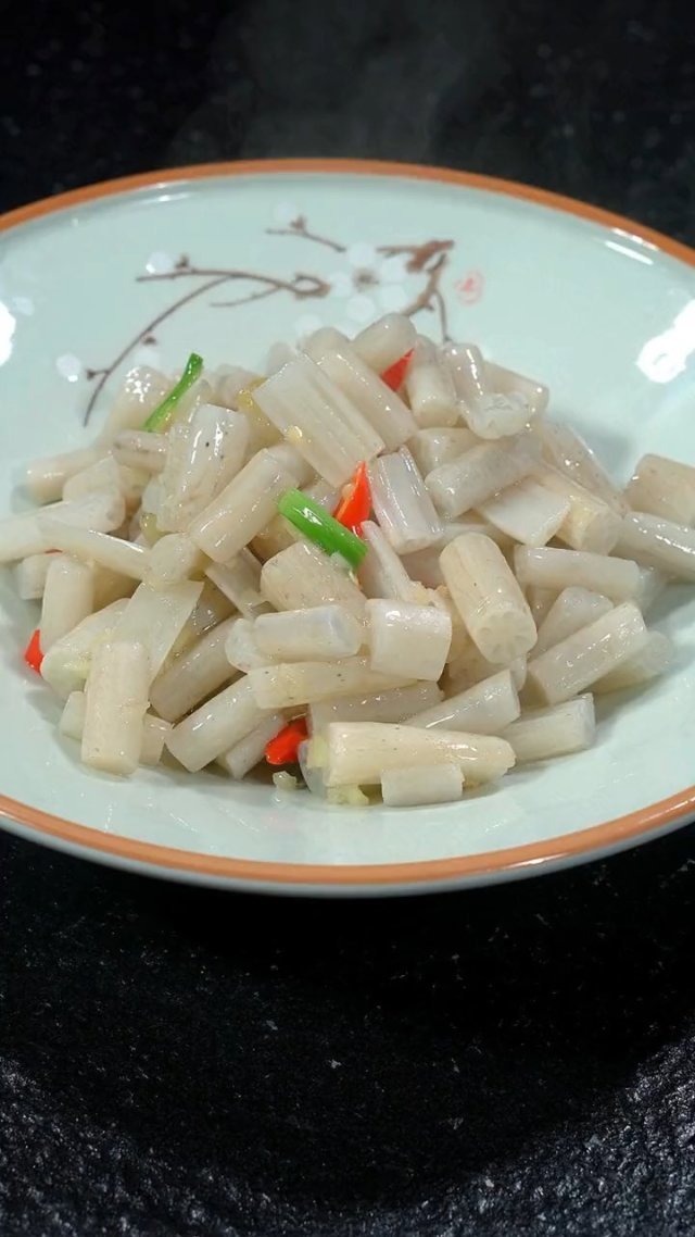 这个才是藕尖炒出来不发黑的正确做法,又脆又好吃