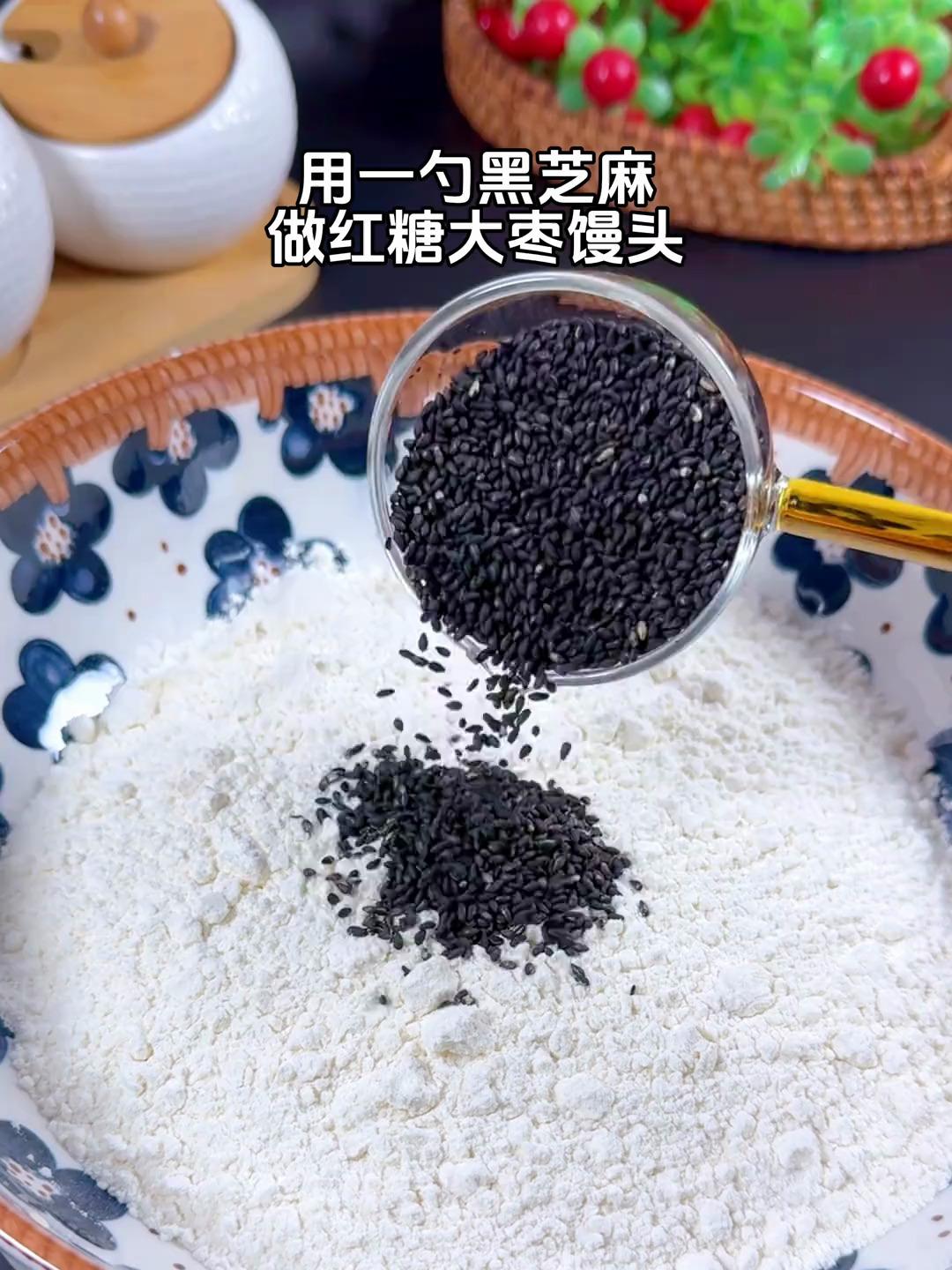 红糖配大枣做成馒头,绝对是绝配!