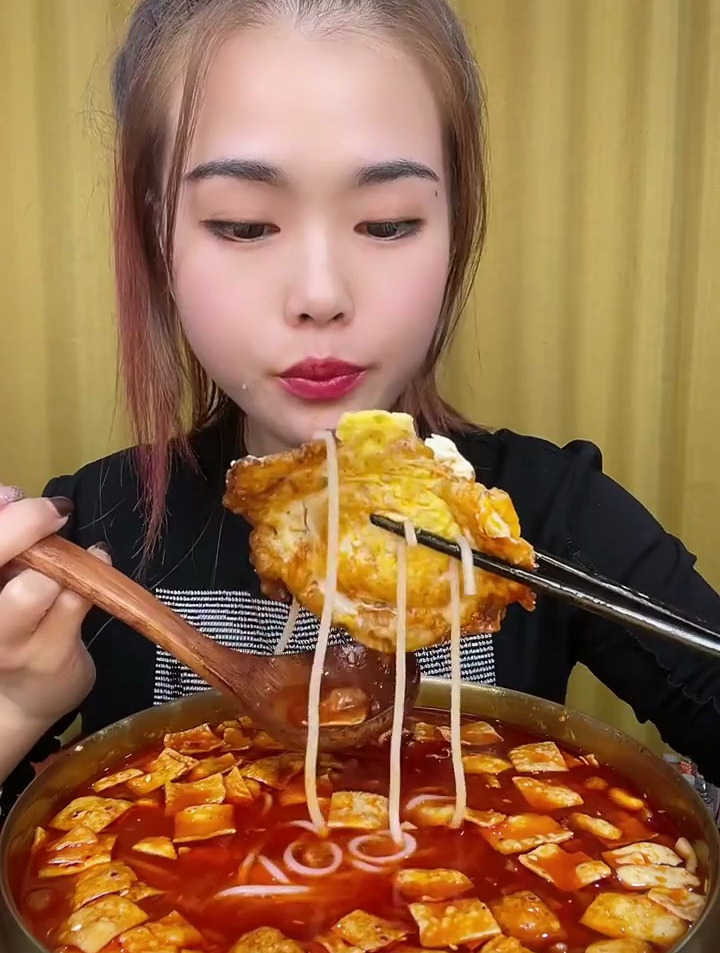螺蛳粉和煎蛋更配哦!