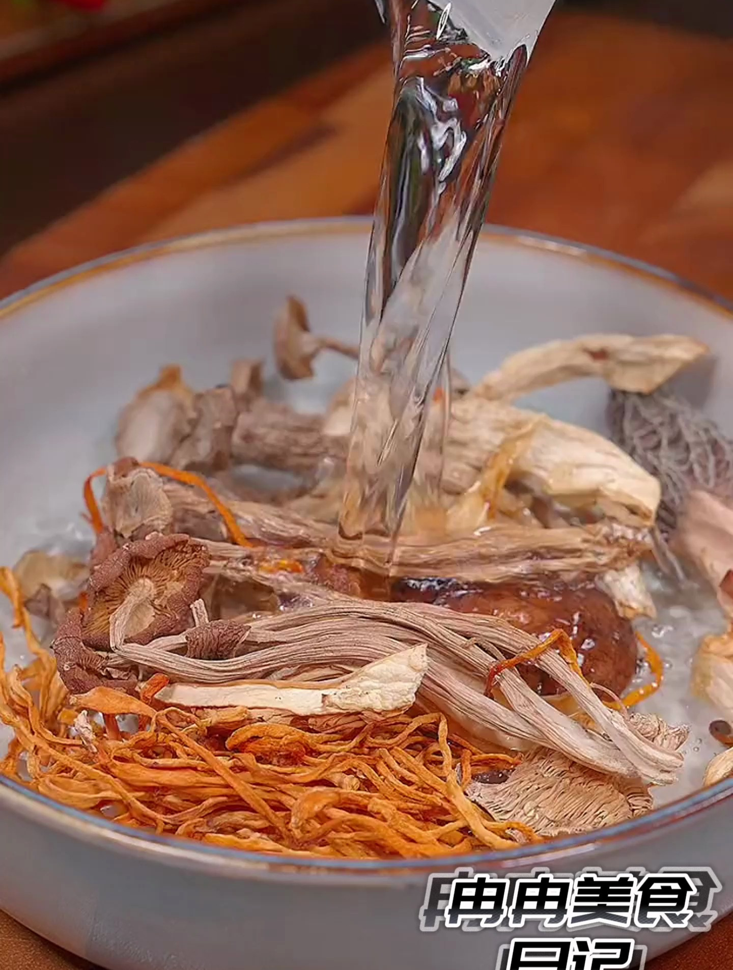 炎热的夏天可以多给家人安排这个汤,鲜美好喝又营养