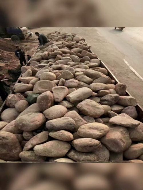 邢台公司公园装饰景观石 白色鹅卵石 鱼池假山叠石