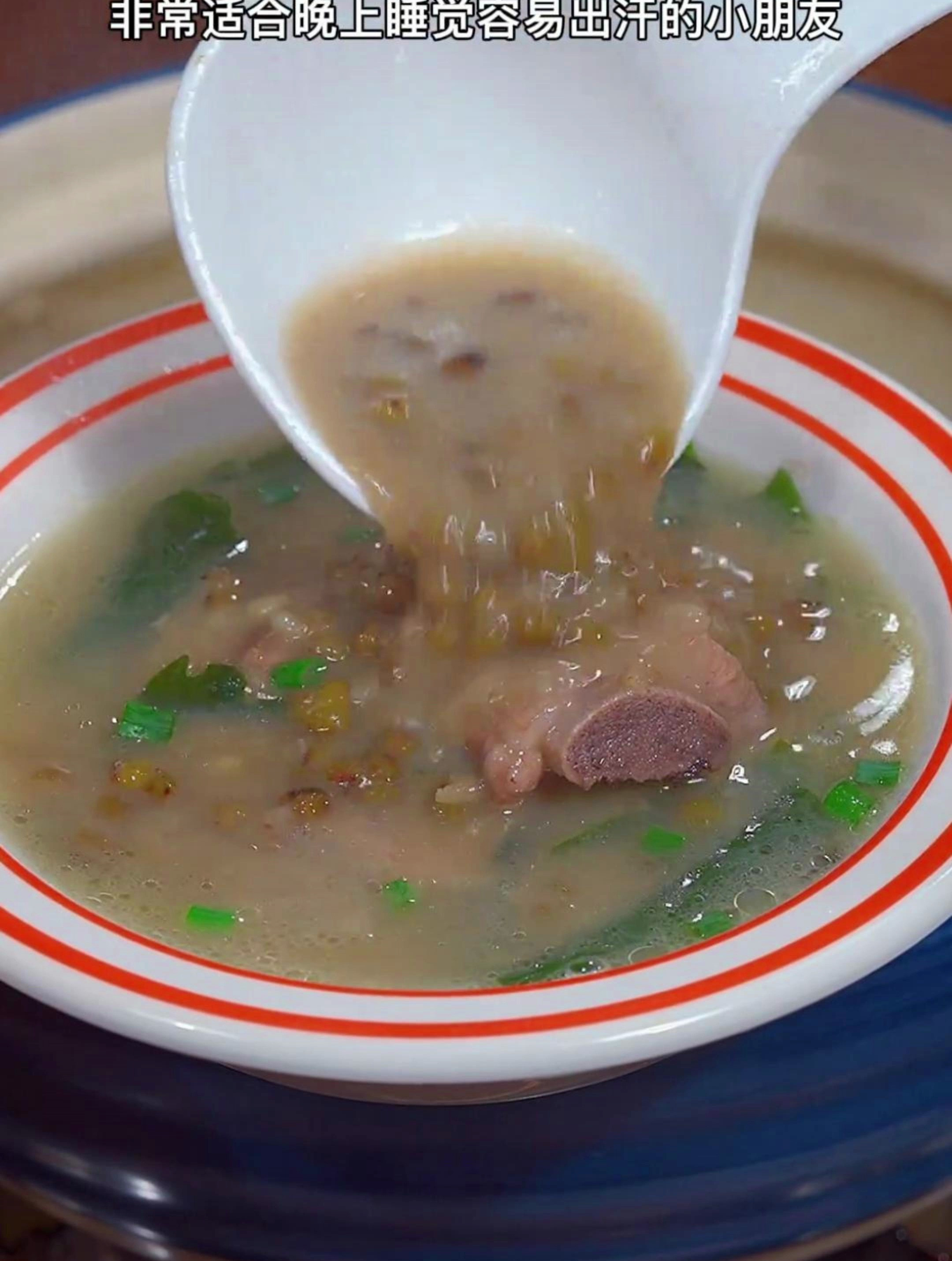 这样做的绿豆排骨汤,很适合睡觉爱出汗的孩子喝