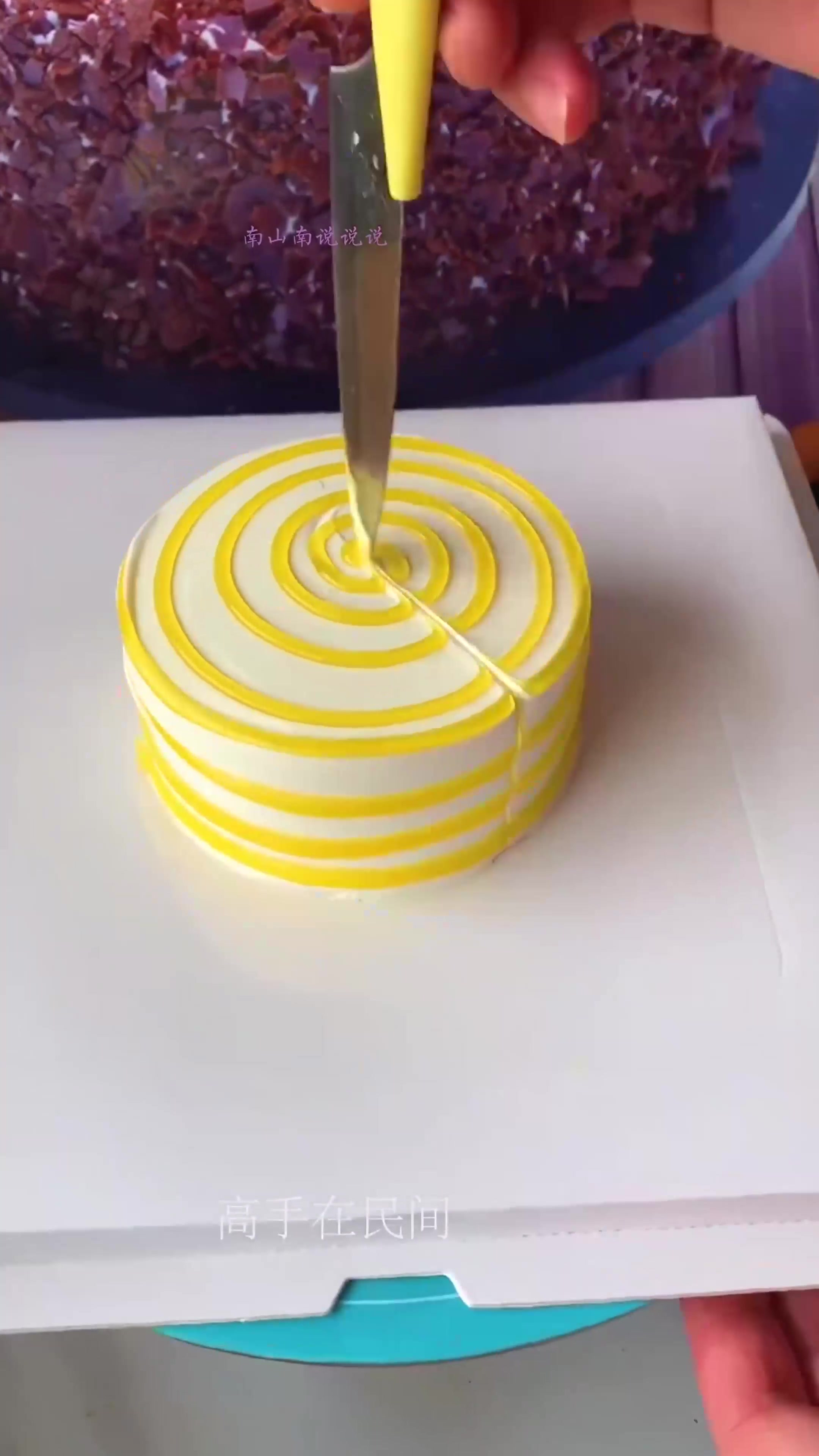 给老爸精心准备的生日蛋糕,放上皇冠的那一刻,钱没白花!