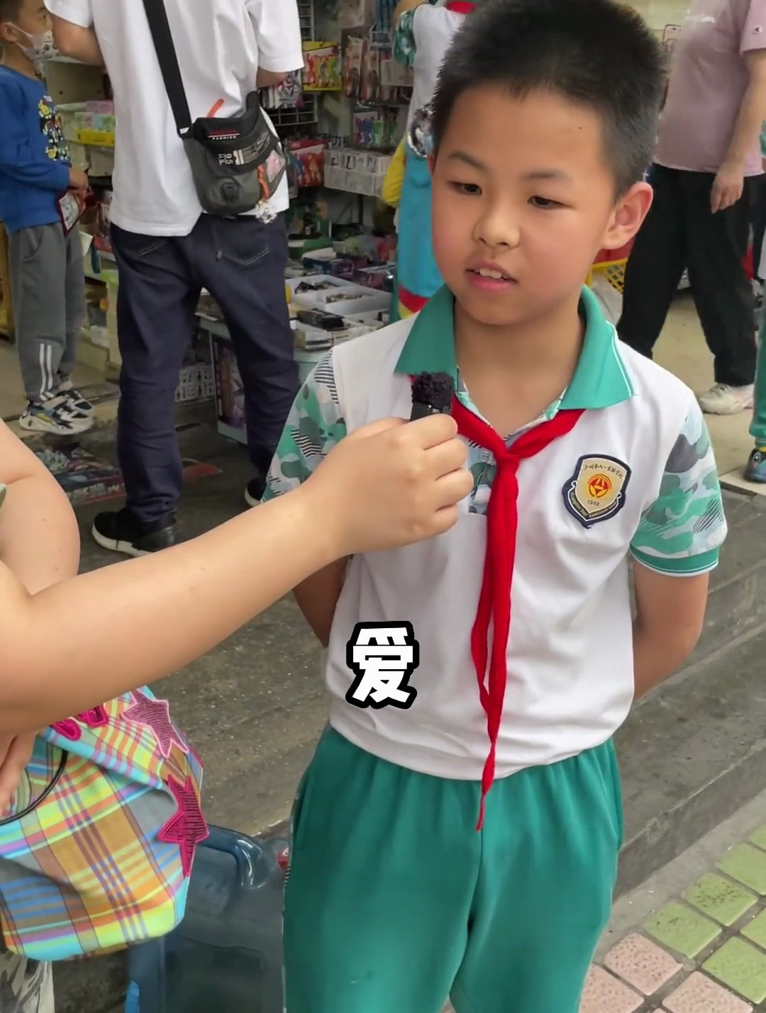 听说神不能无处不在,所以创造了妈妈