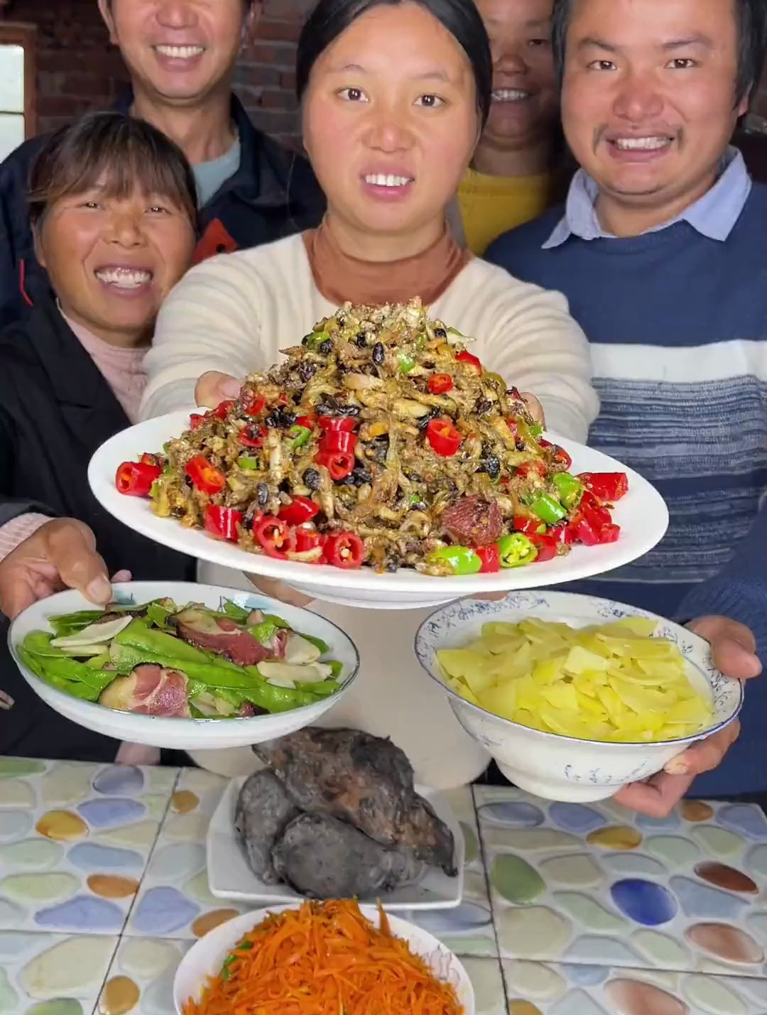 跟着牛爱芳在家简单的吃个豆豉酸毛鱼它不香吗?