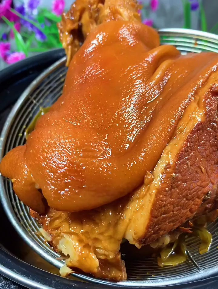 酱猪肘子做法!卤汤留着做其他肉!