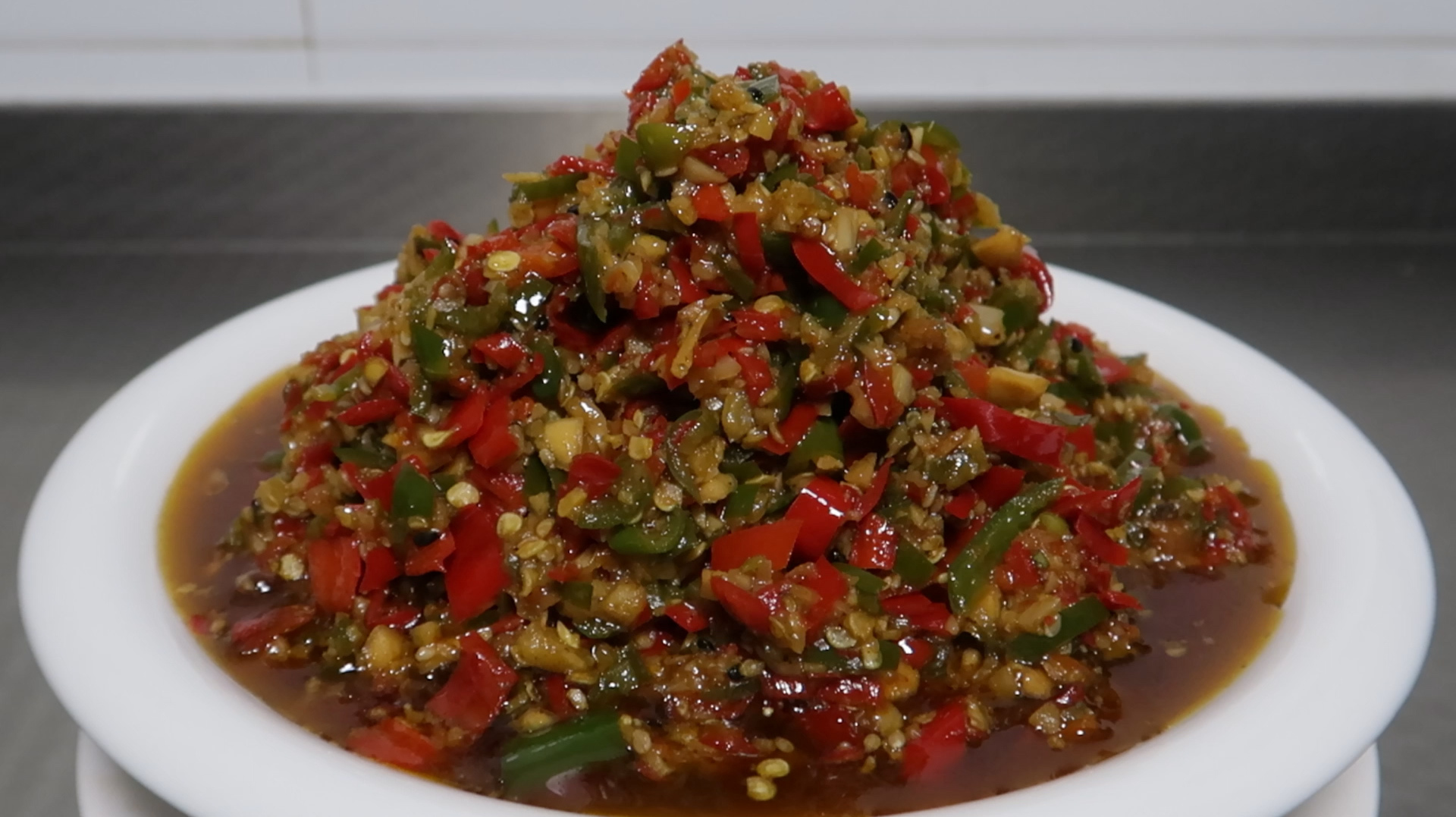 大厨分享双椒蒜蓉辣椒酱正确做法，配方比例全教你，拌啥都好吃