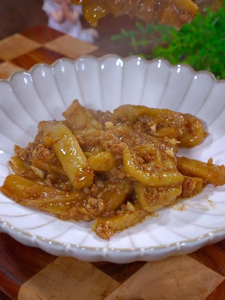 酱香浓郁,一吃一个不吱声的肉末扒茄条,做法简单,超级下饭