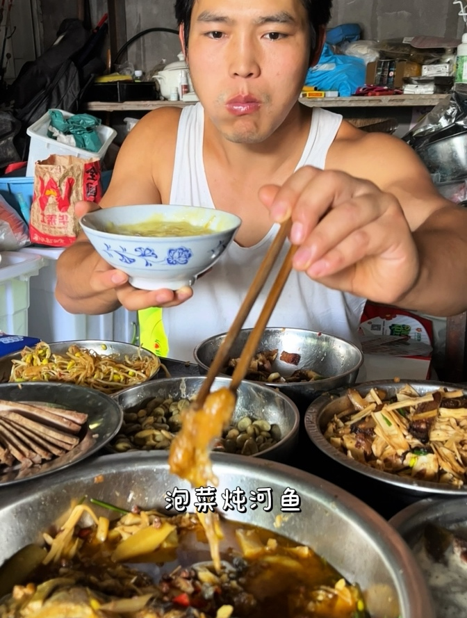 简单的家庭聚会,普通的家常菜,非常开心哇