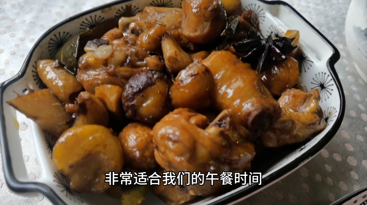 这是适合夏日减肥的一款午餐,酸酸甜甜的番茄,美味可口!