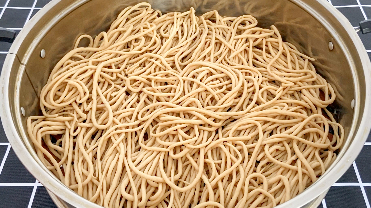 韭菜莜面最好吃的做法,一蒸一炒,Q弹爽滑,美味解馋一盘不够吃