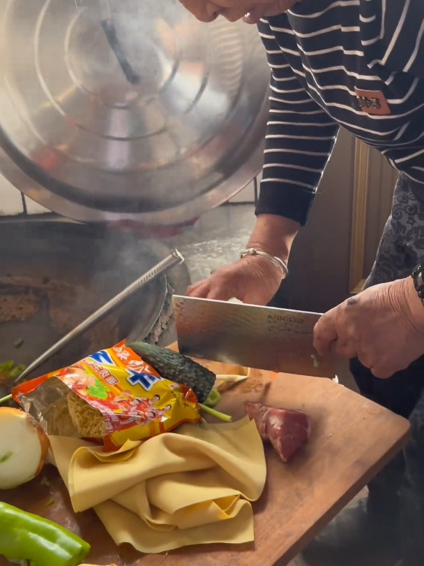 辣椒黄瓜圆葱方便面五花肉,谁给起个名