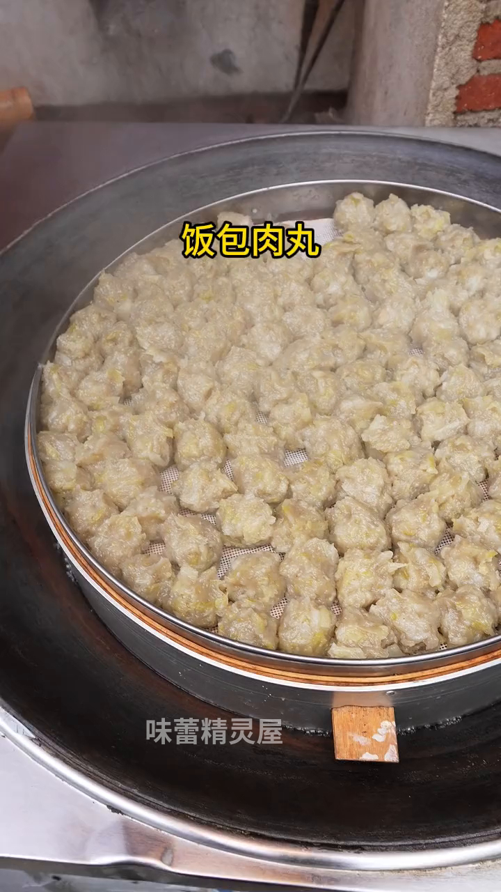 赣州街边的牛肉汤十块一碗牛肉超多!配上一碗饭包肉丸主打一个实惠又好吃