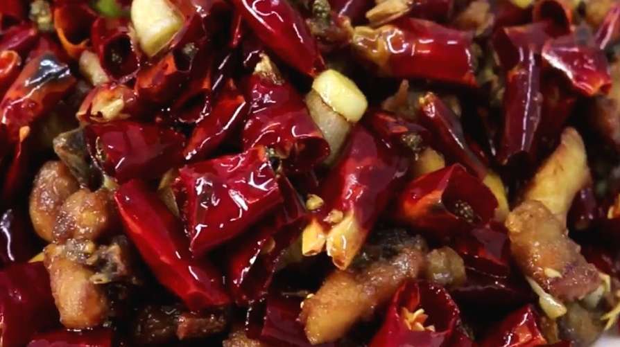 四川名菜辣子鸡的家常做法,外酥里嫩好吃到爆,方法简单步骤清晰