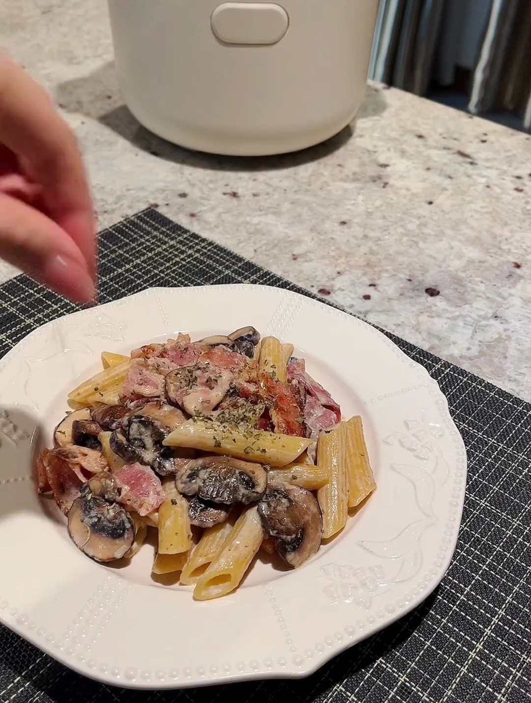 没想到电饭煲也能做意面,太方便啦～