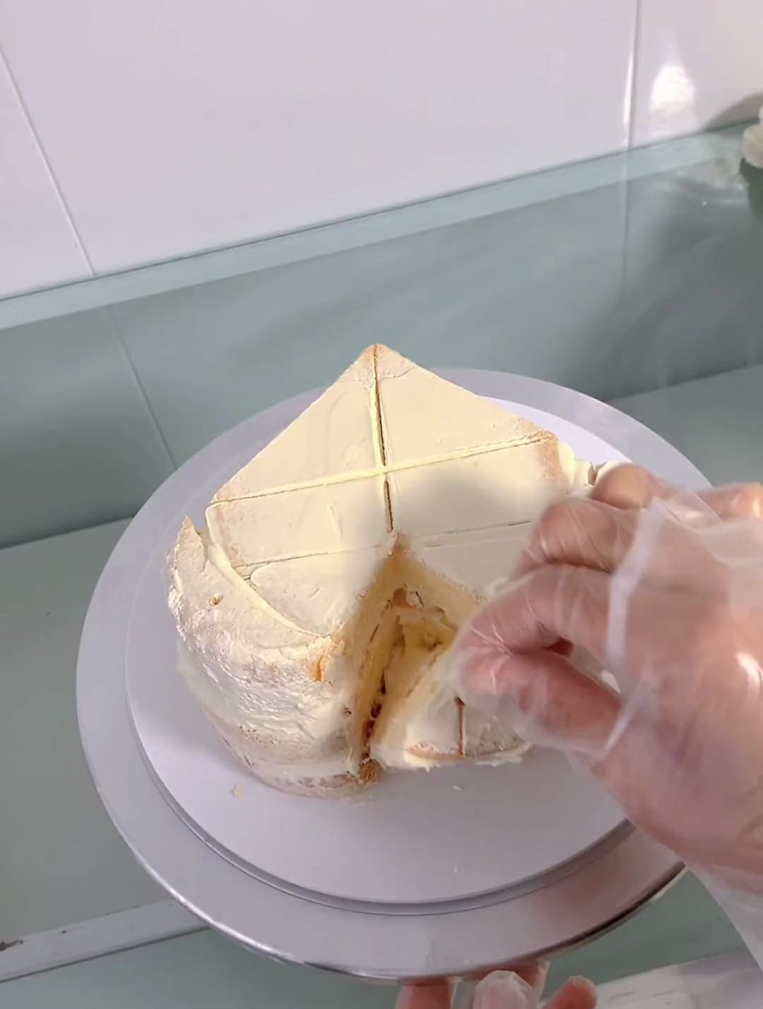 圆形胚切割拼接成心形胚的教程来了,蛋糕技术分享