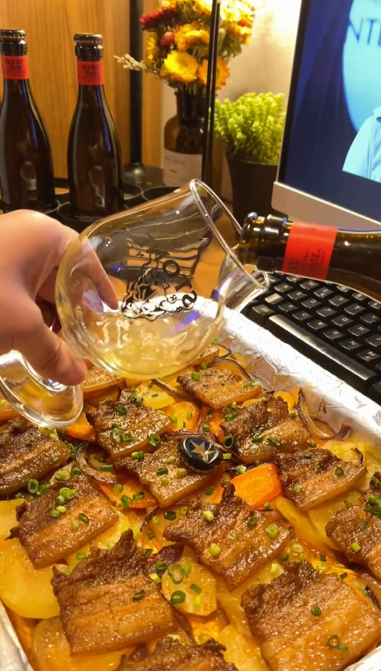 烤箱版五花肉烤土豆片简直太香了