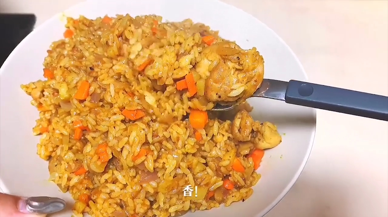 美食教程,网红蛋包饭咖喱鸡炒饭,高颜值美味