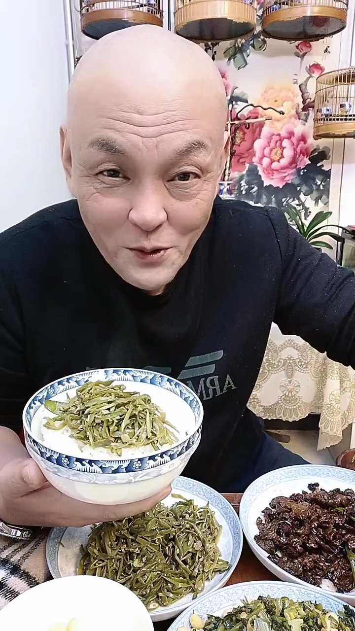 这就是老北京人的夜宵,上桌一看,恕我直言,太地道了吧!