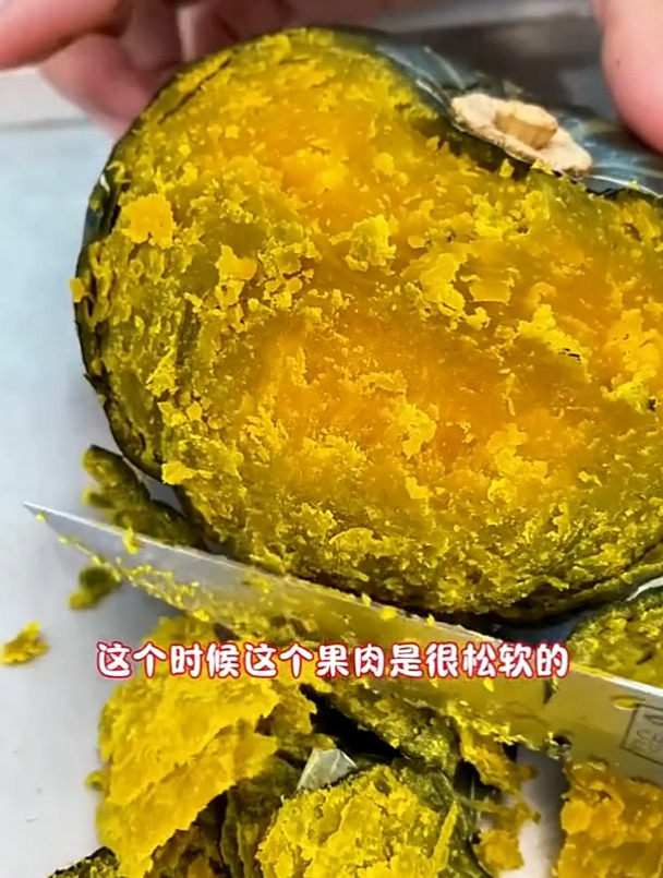 蒸南瓜小技巧,贝贝南瓜一定要这样蒸。粉粉糯糯,板栗味浓郁!