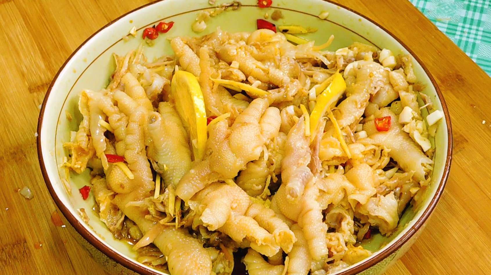 夏天必备凉菜,酸辣爽吃着过瘾,一口一个,吃一盆都不过瘾