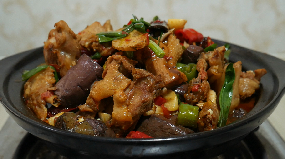 鸭肉怎么做才好吃,酒店大厨教你新做法,香喷喷的,看着就流口水