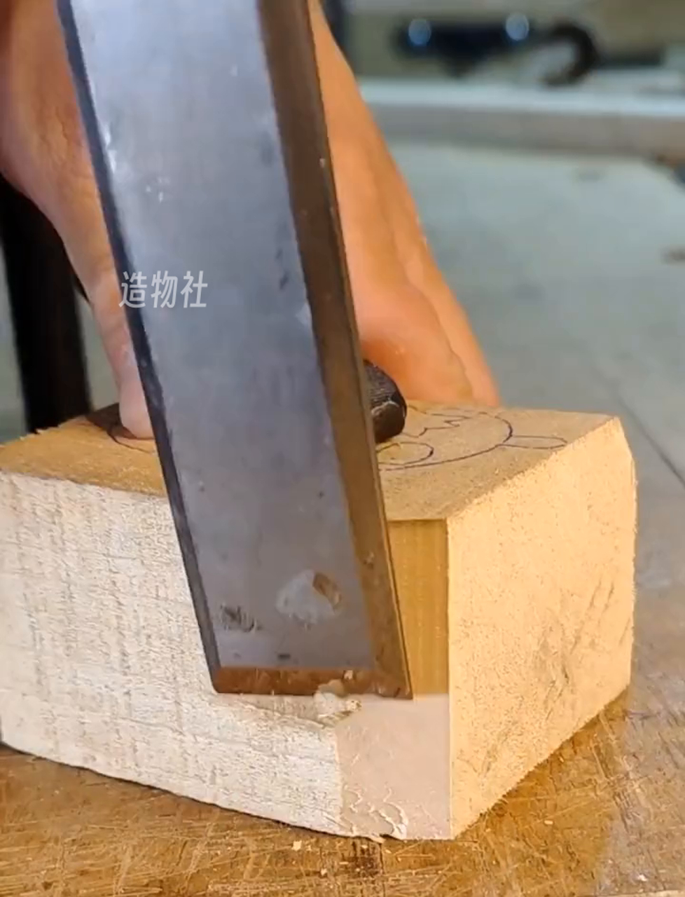 举手投降吧可达鸭,看穿一切的木头艺术品