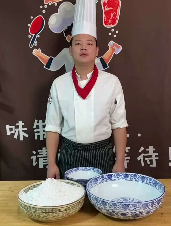来重庆必吃手工酸辣粉!酸辣粉详细制作过程,分享给大家!