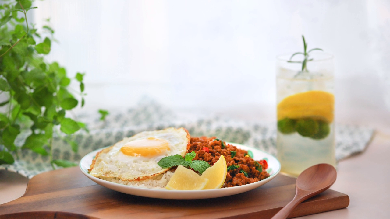 没食欲没胃口?有它能吃三碗白饭 泰式罗勒猪肉盖饭