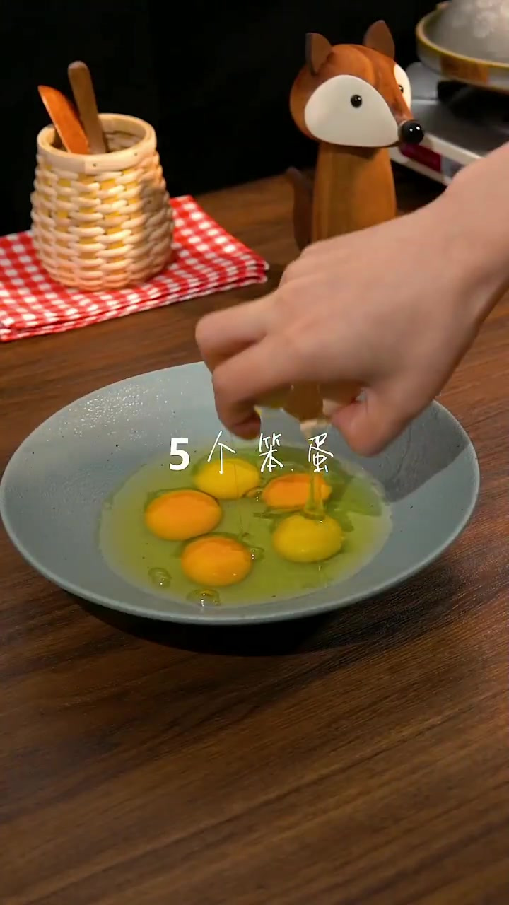 香菜炒鸡蛋,想象不出的美味,让男朋友做了吃