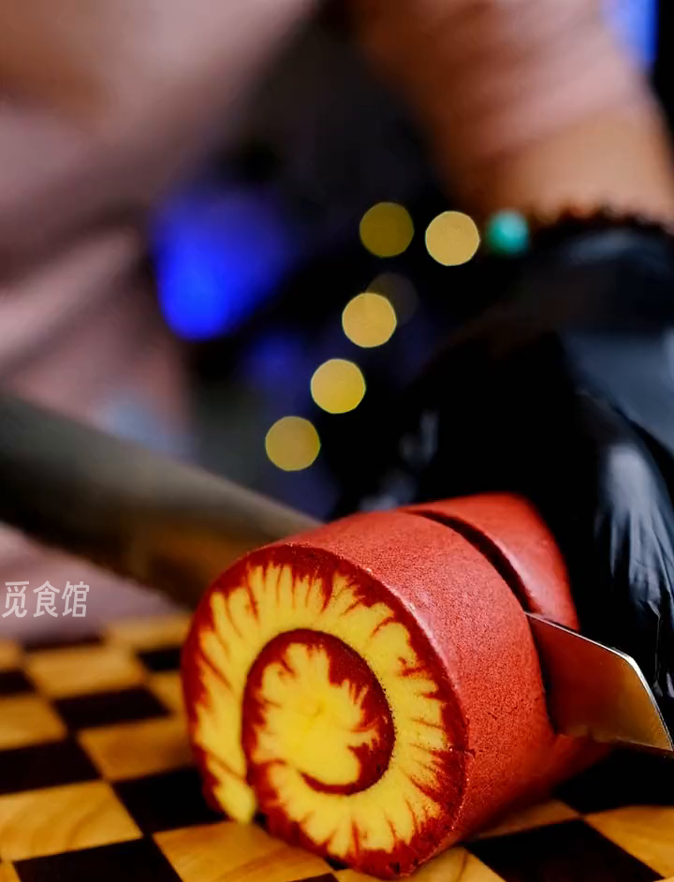 超美红丝绒蛋糕卷做法大公开,轻松搞定开裂、掉皮、花纹少的难题!