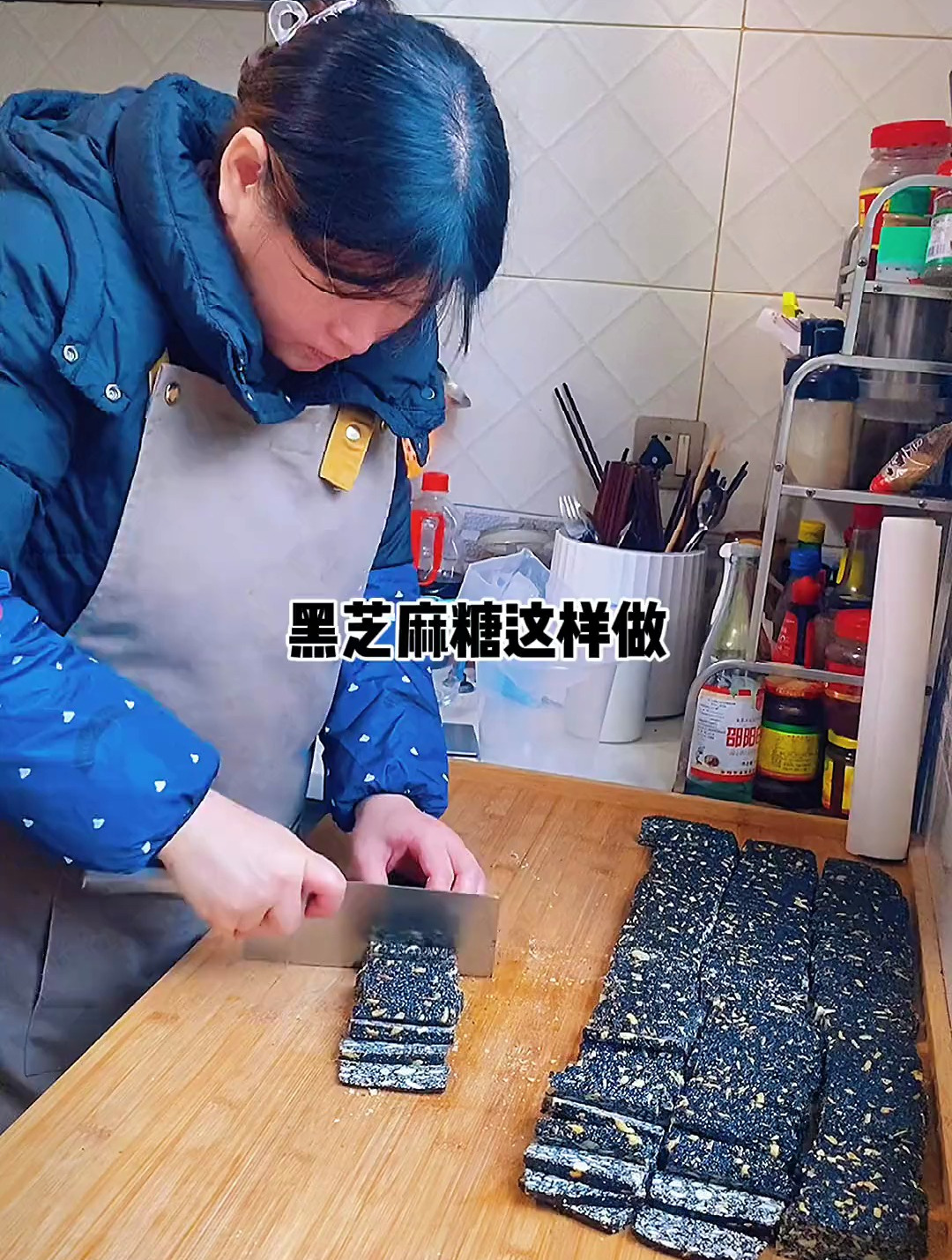 老妈喜欢吃甜的,正好这次做的黑芝麻糖寄回去给老妈尝一尝