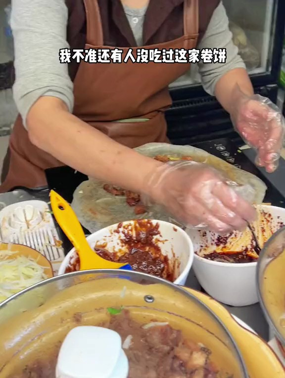 一周跑三次洪家楼就为了这口卤肉卷!10一个满满的肉