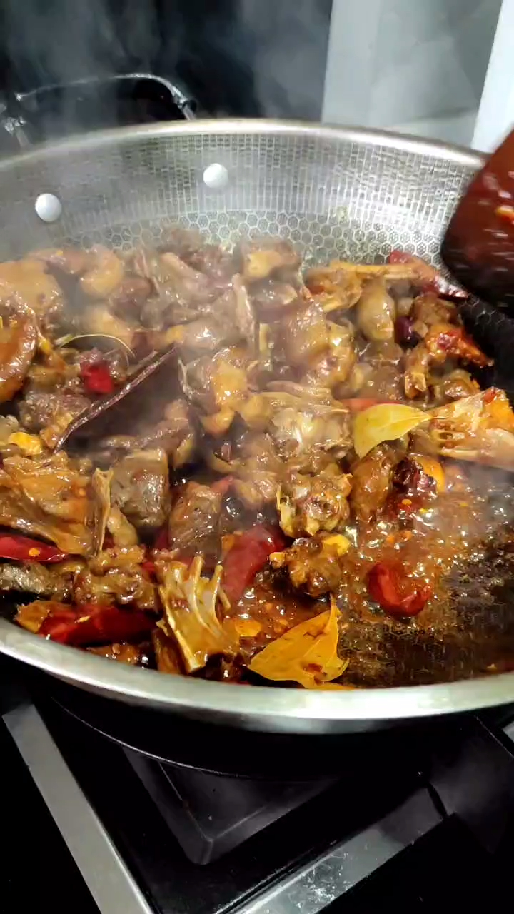 皮蛋又做美食啦,鹅肉火锅看着好诱人