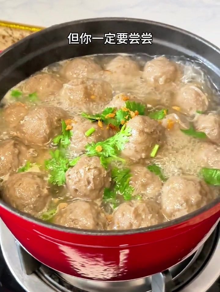 一口爆汁又香又嫩 潮汕朋友推荐的牛肉丸粉丝汤真的太好吃了