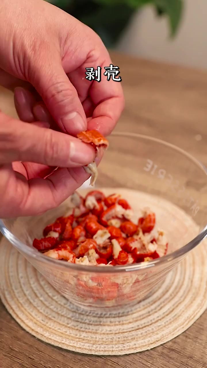 每天一道家常菜:小龙虾炒螺蛳粉