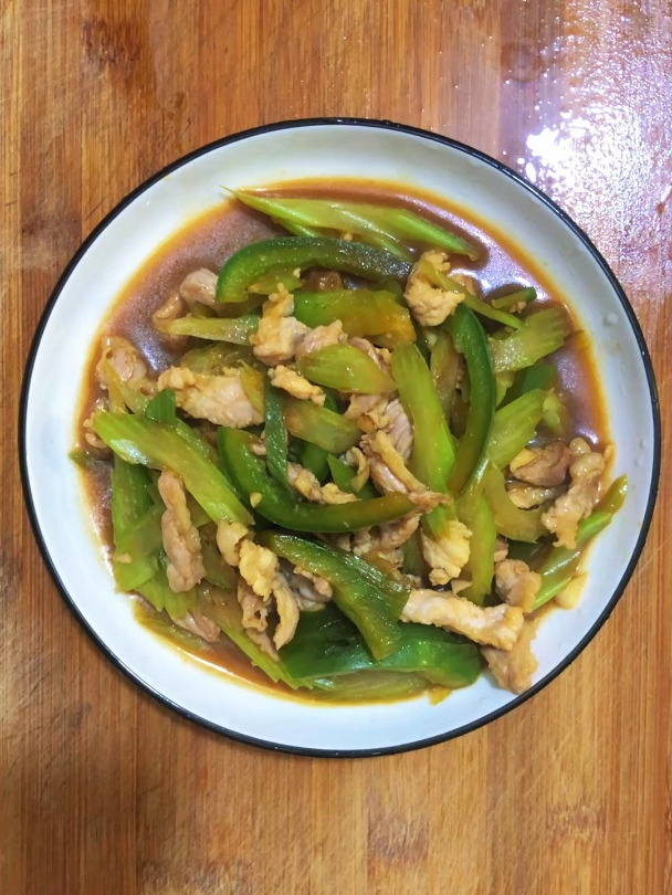 芹菜怎么炒好吃,分享一道芹菜炒肉