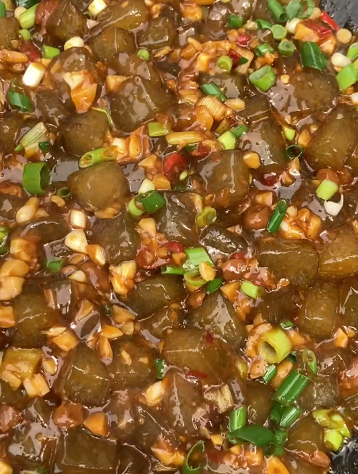 海哥想吃地摊炒凉粉,酱香味蒜香味十足的那种,满足他!
