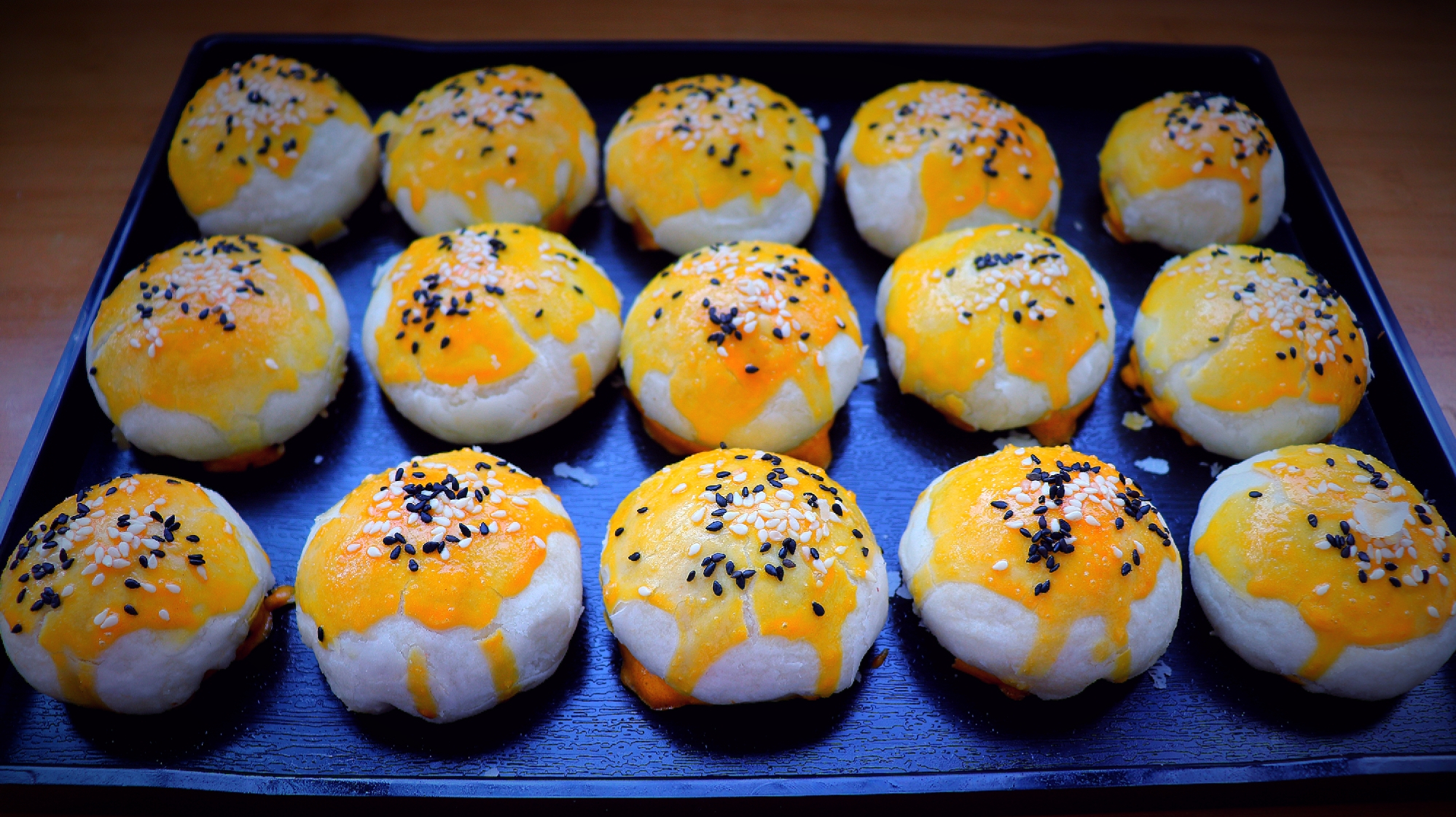 会拉丝的蛋黄酥,一个配方,2种享受,一碰就掉渣,比买的还香!