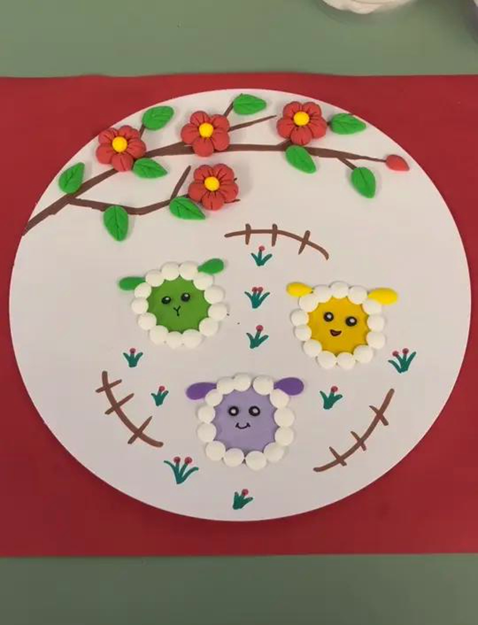 春日来临,动手用彩纸和软陶制作萌态小羊手工画!